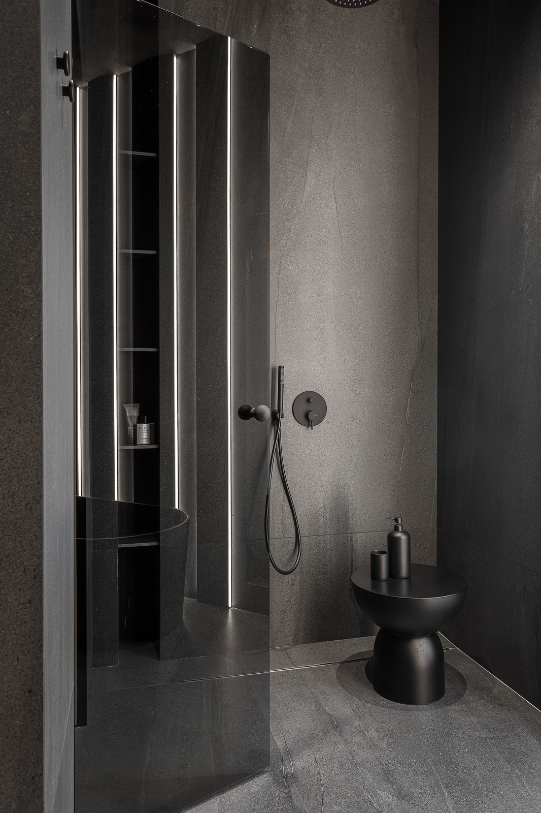 MG House — view 23